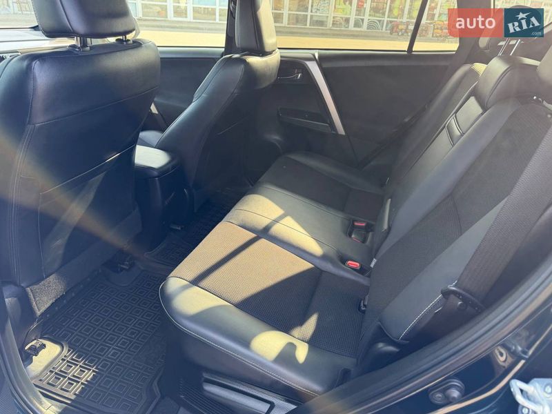 Внедорожник / Кроссовер Toyota RAV4 2017 в Одессе