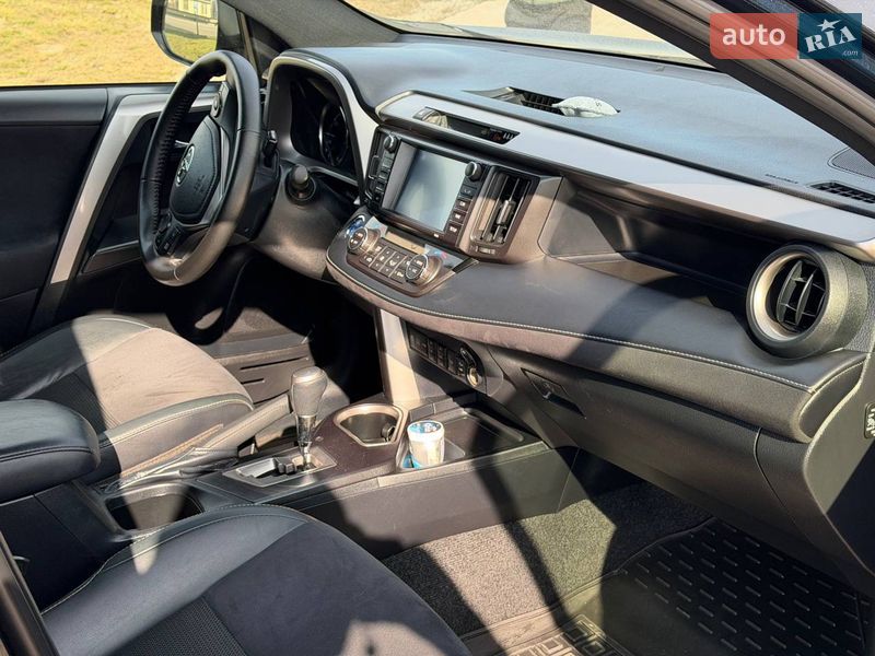 Внедорожник / Кроссовер Toyota RAV4 2017 в Одессе