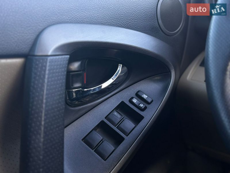 Внедорожник / Кроссовер Toyota RAV4 2011 в Тернополе