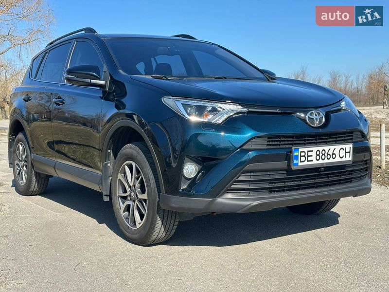 Внедорожник / Кроссовер Toyota RAV4 2018 в Николаеве