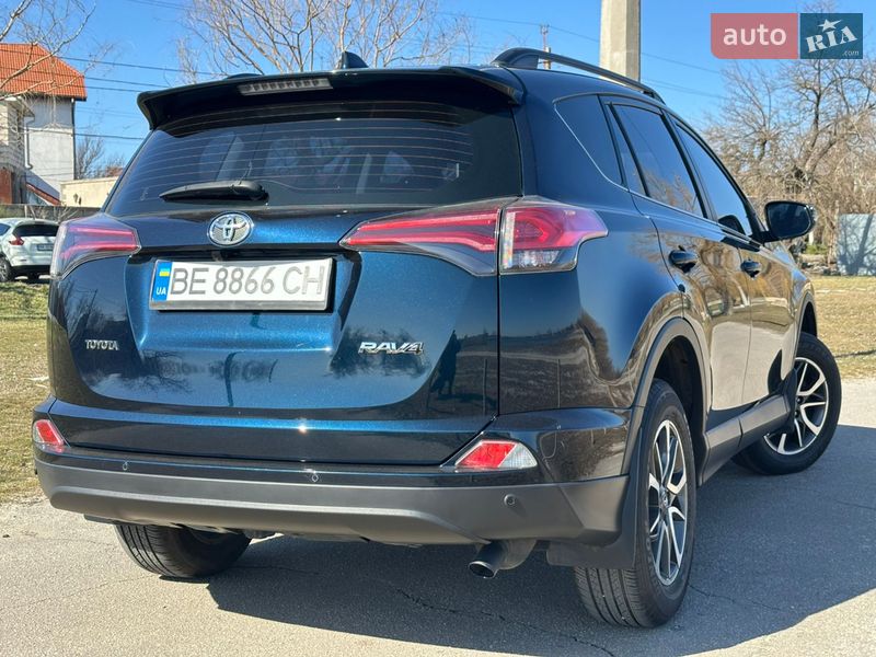 Внедорожник / Кроссовер Toyota RAV4 2018 в Николаеве