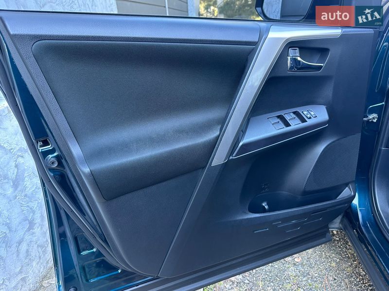 Внедорожник / Кроссовер Toyota RAV4 2018 в Николаеве