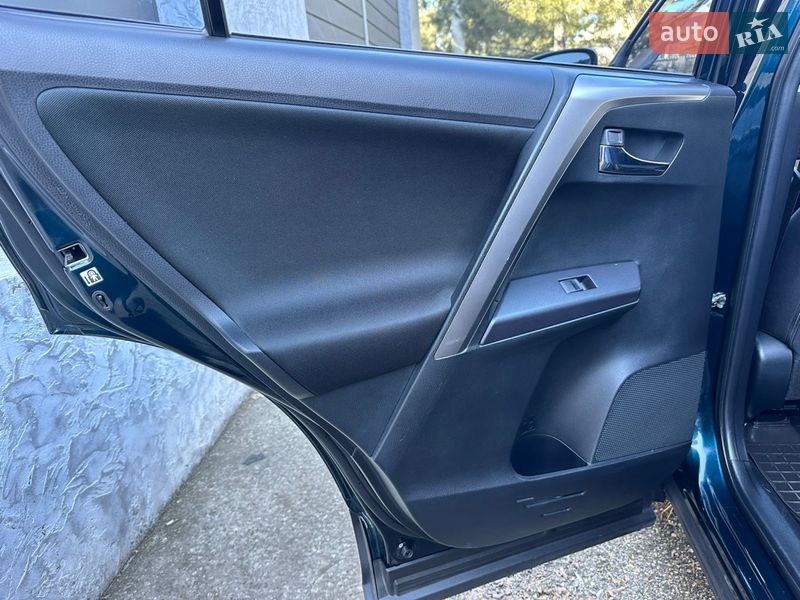 Внедорожник / Кроссовер Toyota RAV4 2018 в Николаеве