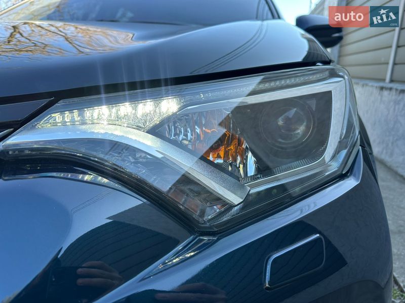 Внедорожник / Кроссовер Toyota RAV4 2018 в Николаеве