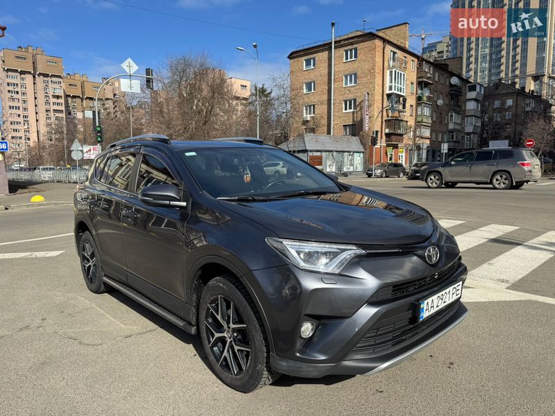 Внедорожник / Кроссовер Toyota RAV4 2016 в Киеве