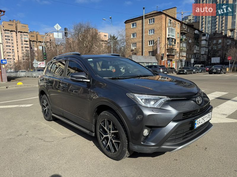 Внедорожник / Кроссовер Toyota RAV4 2016 в Киеве