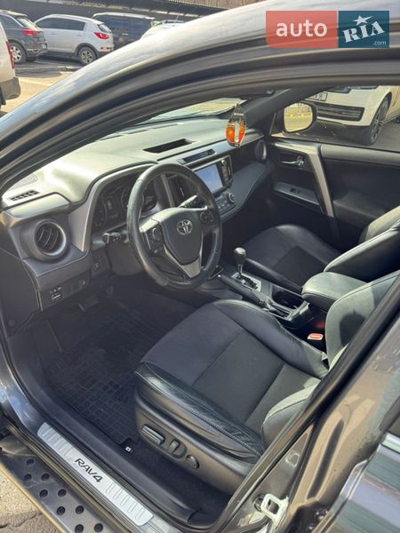 Внедорожник / Кроссовер Toyota RAV4 2016 в Киеве