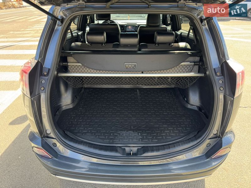 Внедорожник / Кроссовер Toyota RAV4 2016 в Киеве