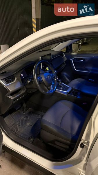 Внедорожник / Кроссовер Toyota RAV4 2019 в Киеве