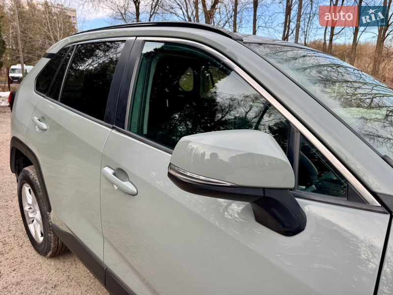 Внедорожник / Кроссовер Toyota RAV4 2020 в Львове