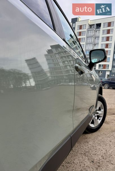 Внедорожник / Кроссовер Toyota RAV4 2020 в Львове