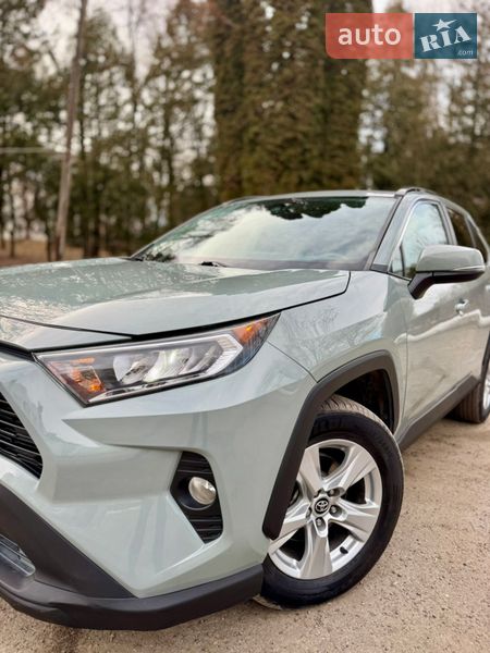 Внедорожник / Кроссовер Toyota RAV4 2020 в Львове
