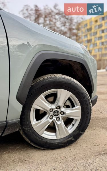 Внедорожник / Кроссовер Toyota RAV4 2020 в Львове
