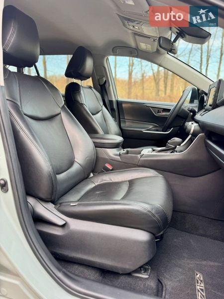 Внедорожник / Кроссовер Toyota RAV4 2020 в Львове