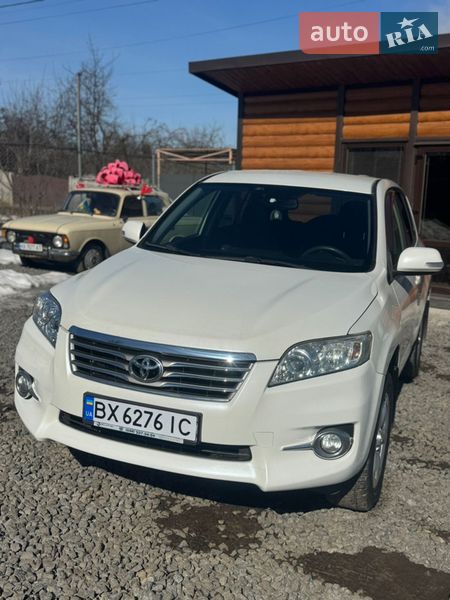 Внедорожник / Кроссовер Toyota RAV4 2010 в Хмельницком