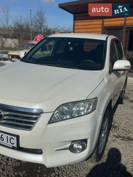 Внедорожник / Кроссовер Toyota RAV4 2010 в Хмельницком