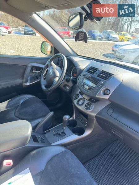 Внедорожник / Кроссовер Toyota RAV4 2010 в Хмельницком