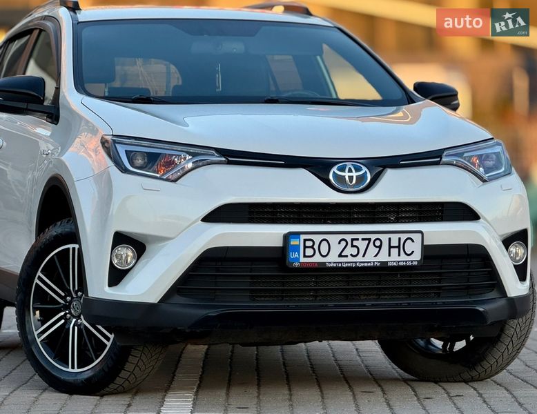 Внедорожник / Кроссовер Toyota RAV4 2018 в Львове