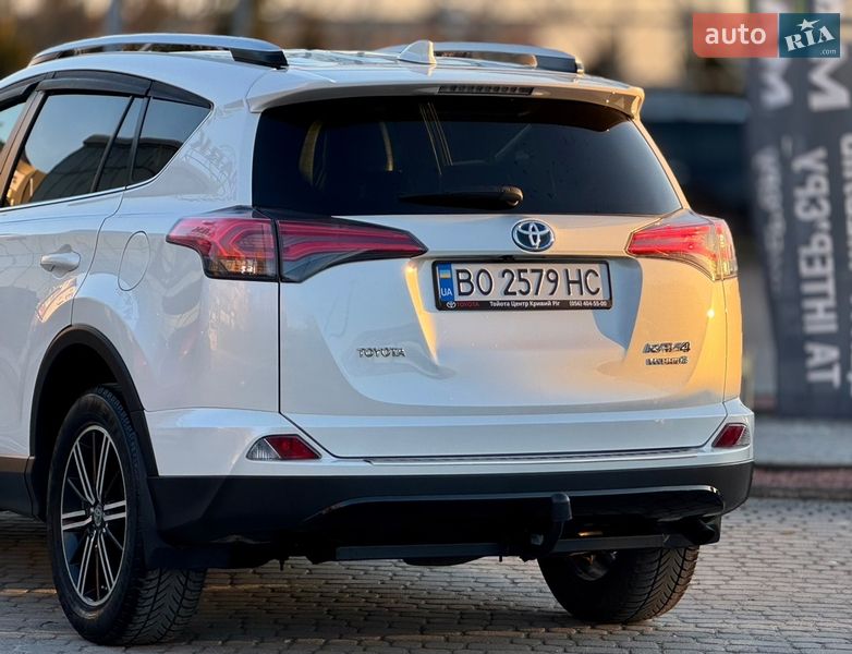 Внедорожник / Кроссовер Toyota RAV4 2018 в Львове
