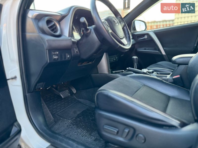 Внедорожник / Кроссовер Toyota RAV4 2018 в Львове