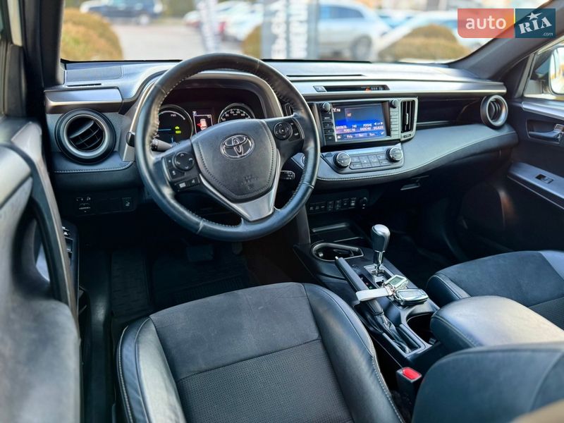 Внедорожник / Кроссовер Toyota RAV4 2018 в Львове