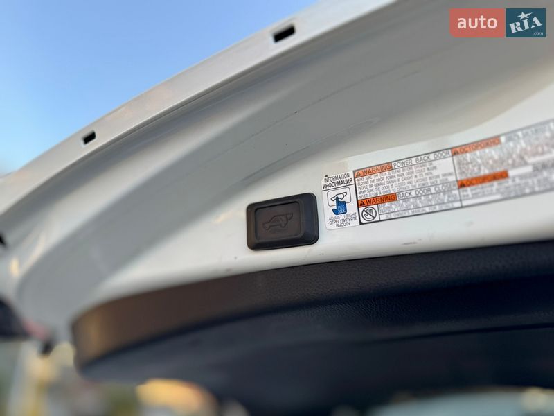 Внедорожник / Кроссовер Toyota RAV4 2018 в Львове