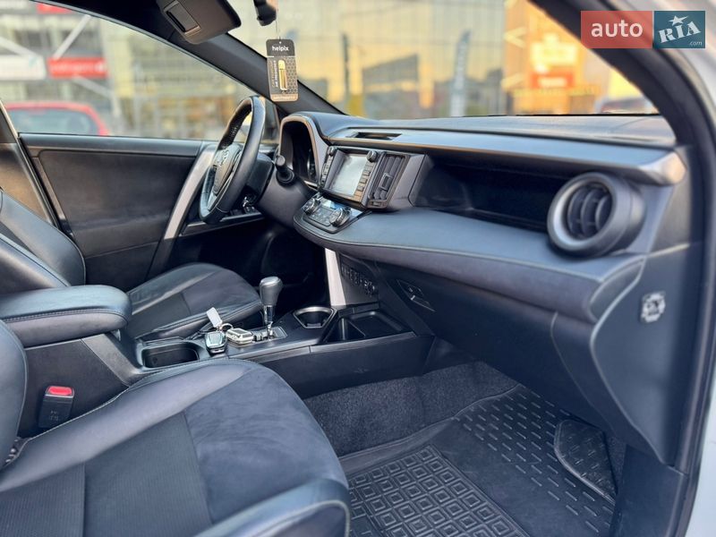 Внедорожник / Кроссовер Toyota RAV4 2018 в Львове