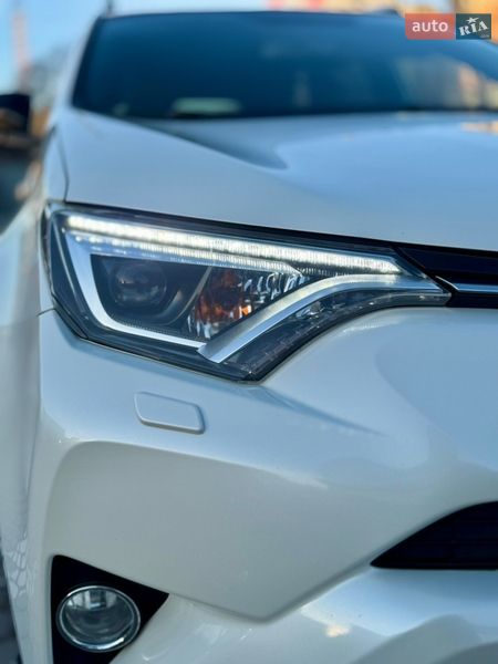 Внедорожник / Кроссовер Toyota RAV4 2018 в Львове