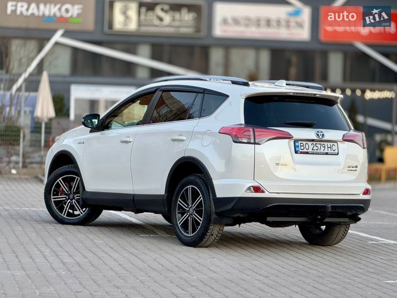 Внедорожник / Кроссовер Toyota RAV4 2018 в Львове