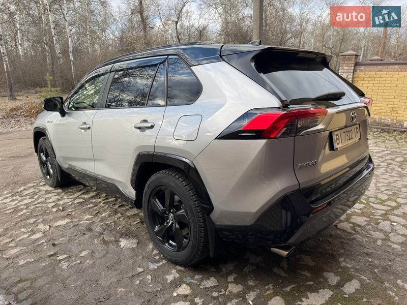 Внедорожник / Кроссовер Toyota RAV4 2020 в Кобеляках