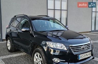 Позашляховик / Кросовер Toyota RAV4 2010 в Хусті