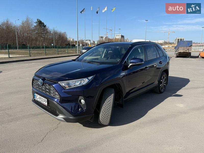 Внедорожник / Кроссовер Toyota RAV4 2019 в Львове