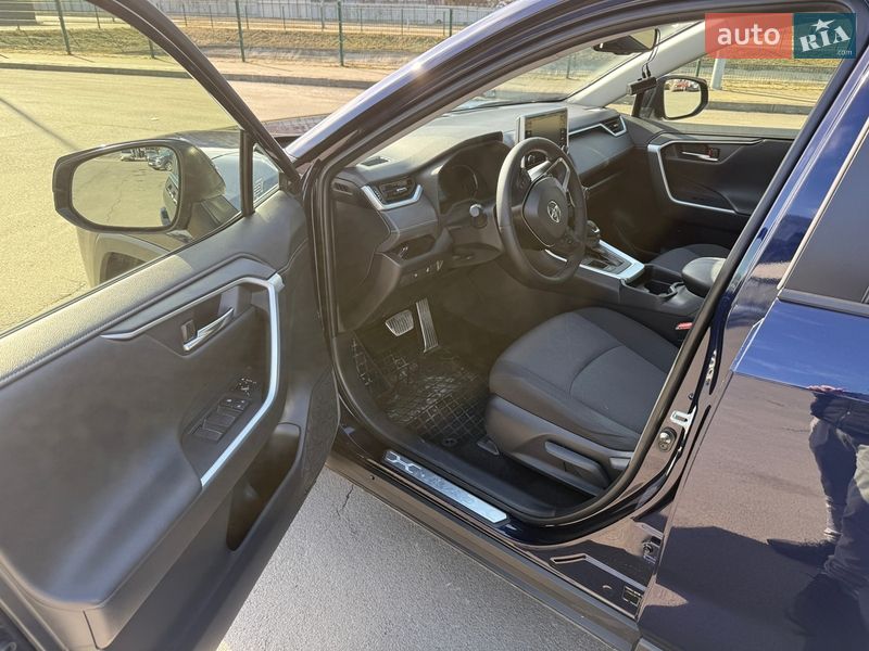 Внедорожник / Кроссовер Toyota RAV4 2019 в Львове