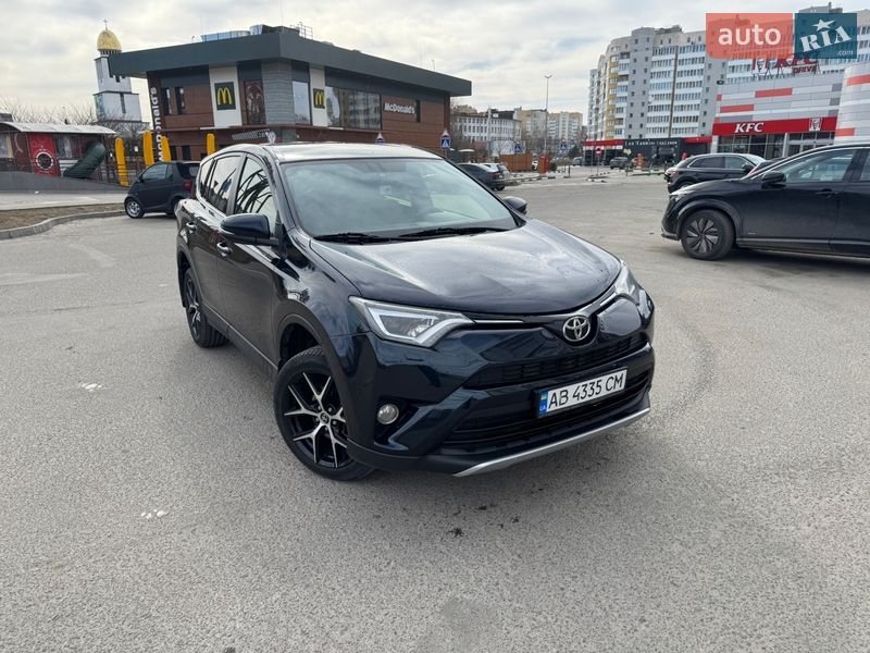 Внедорожник / Кроссовер Toyota RAV4 2017 в Львове