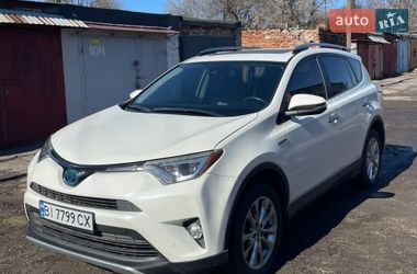 Позашляховик / Кросовер Toyota RAV4 2018 в Полтаві