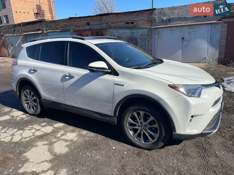 Внедорожник / Кроссовер Toyota RAV4 2018 в Полтаве