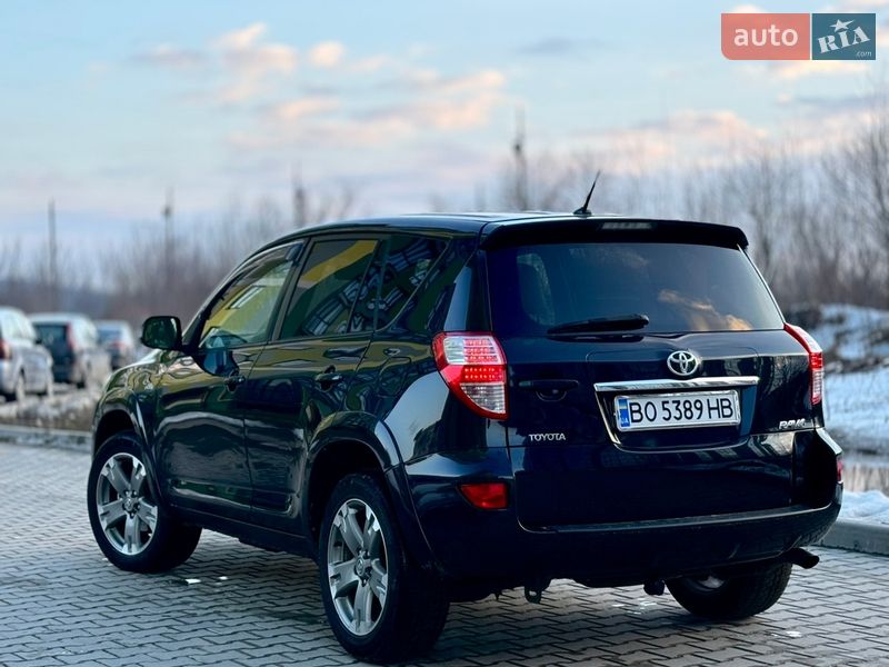 Позашляховик / Кросовер Toyota RAV4 2011 в Тернополі