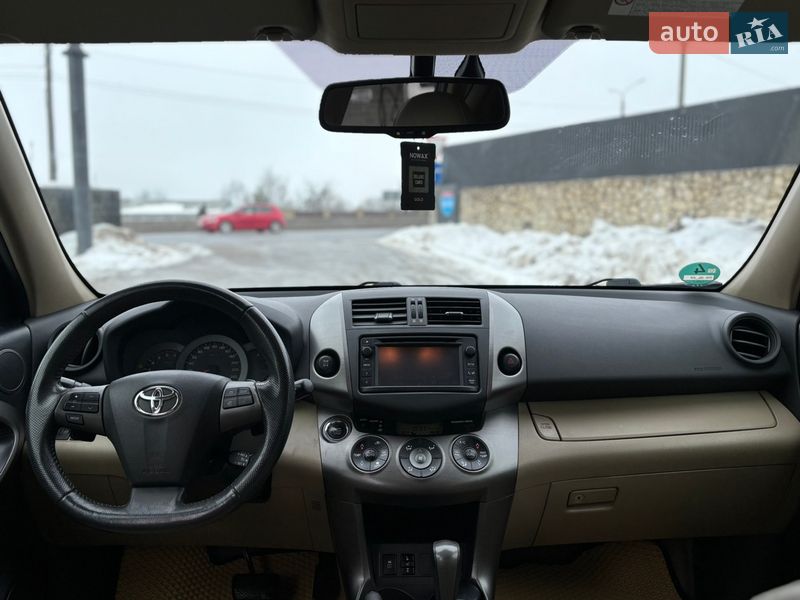 Позашляховик / Кросовер Toyota RAV4 2011 в Тернополі