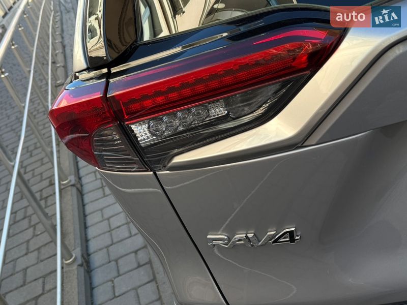 Внедорожник / Кроссовер Toyota RAV4 2021 в Одессе