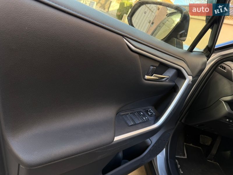 Внедорожник / Кроссовер Toyota RAV4 2021 в Одессе