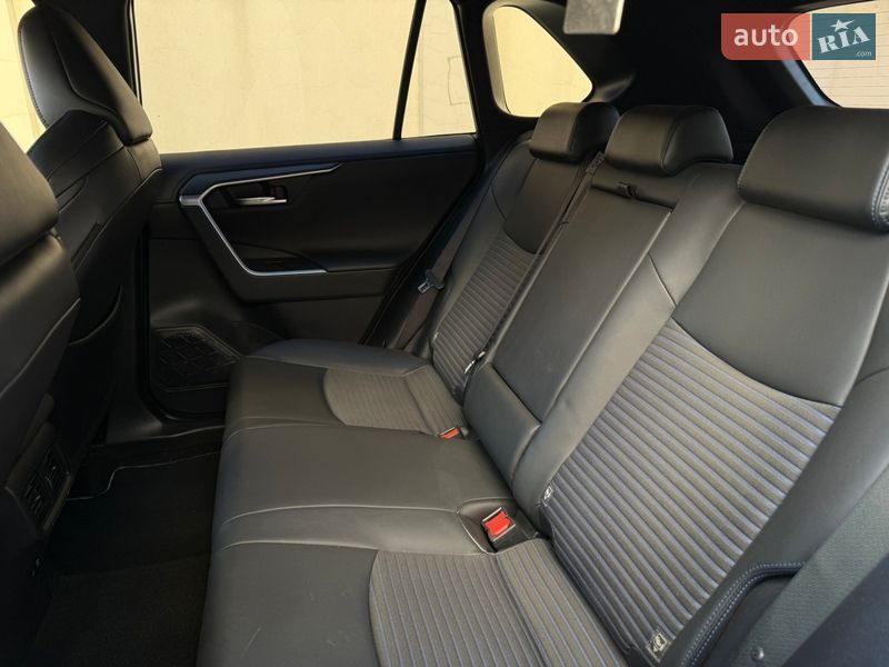 Внедорожник / Кроссовер Toyota RAV4 2021 в Одессе