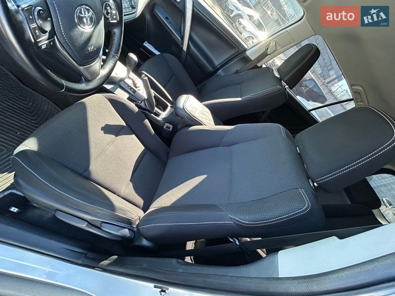 Внедорожник / Кроссовер Toyota RAV4 2016 в Киеве