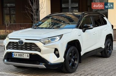Внедорожник / Кроссовер Toyota RAV4 2020 в Киеве