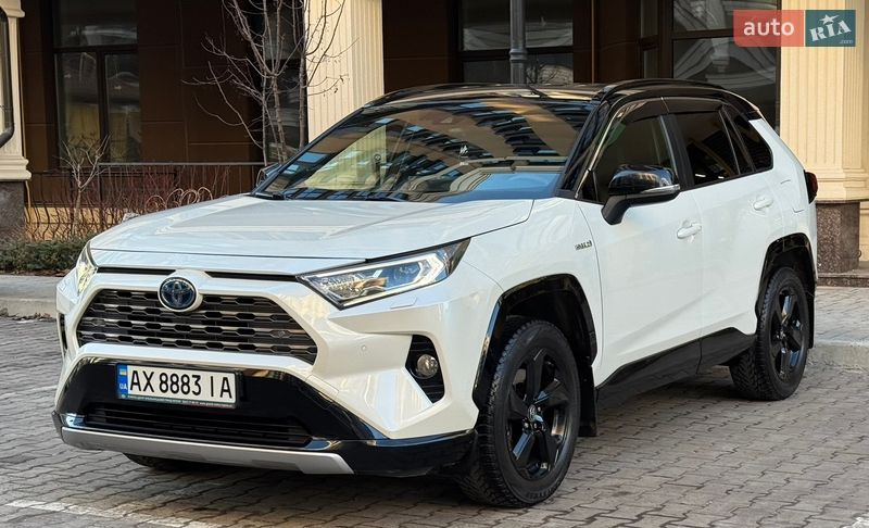 Внедорожник / Кроссовер Toyota RAV4 2020 в Киеве