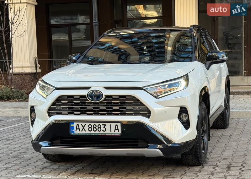 Внедорожник / Кроссовер Toyota RAV4 2020 в Киеве