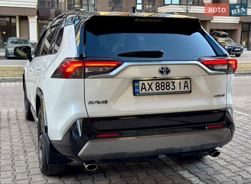 Внедорожник / Кроссовер Toyota RAV4 2020 в Киеве