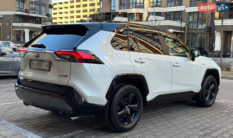 Внедорожник / Кроссовер Toyota RAV4 2020 в Киеве