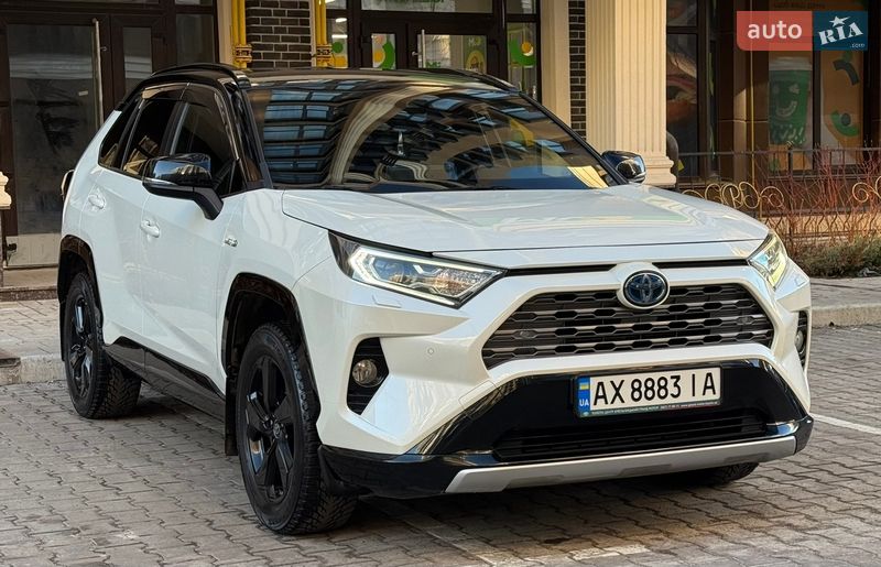 Внедорожник / Кроссовер Toyota RAV4 2020 в Киеве
