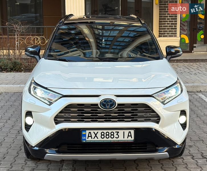 Внедорожник / Кроссовер Toyota RAV4 2020 в Киеве