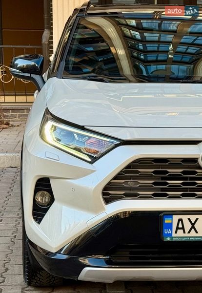 Внедорожник / Кроссовер Toyota RAV4 2020 в Киеве
